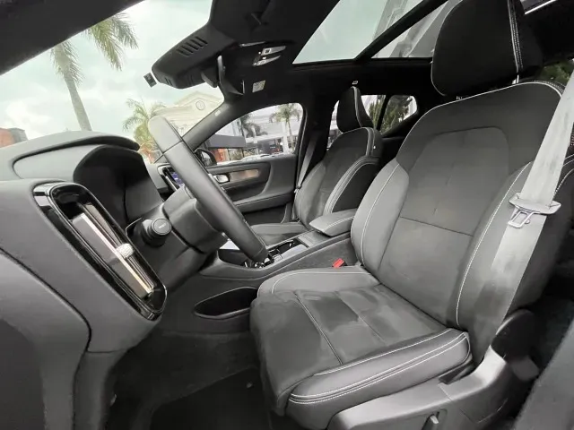 Volvo XC40 Recharge - Imagem 12