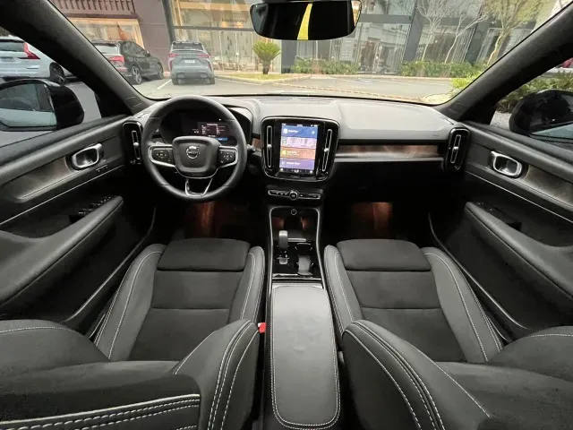Volvo XC40 Recharge - Imagem 13