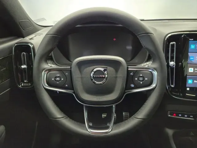 Volvo XC40 Recharge - Imagem 8