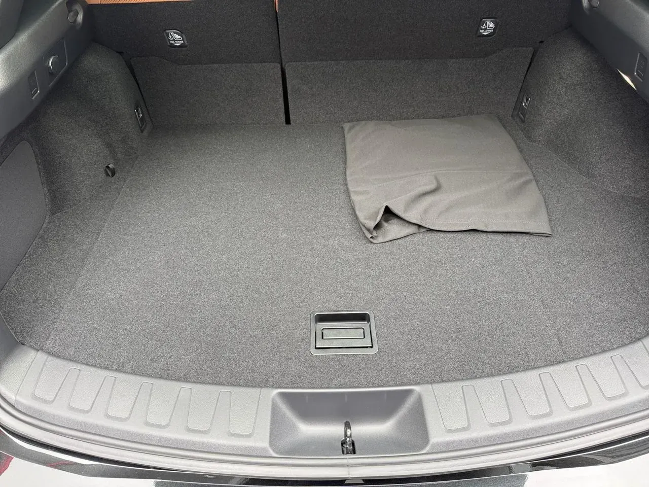 Lexus Ux 300e - Imagem 13