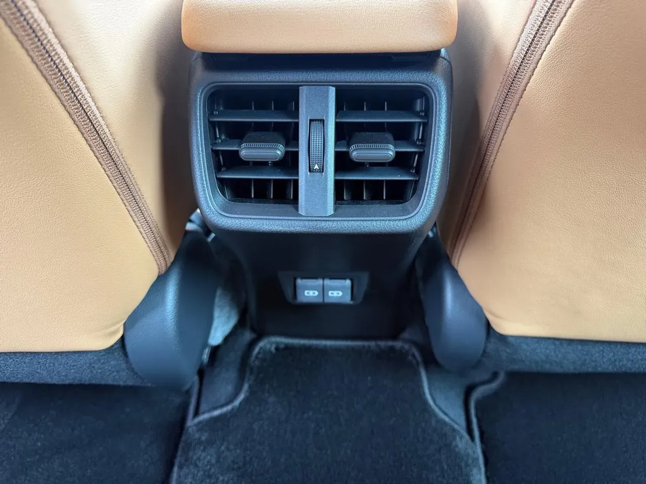 Lexus Ux 300e - Imagem 15