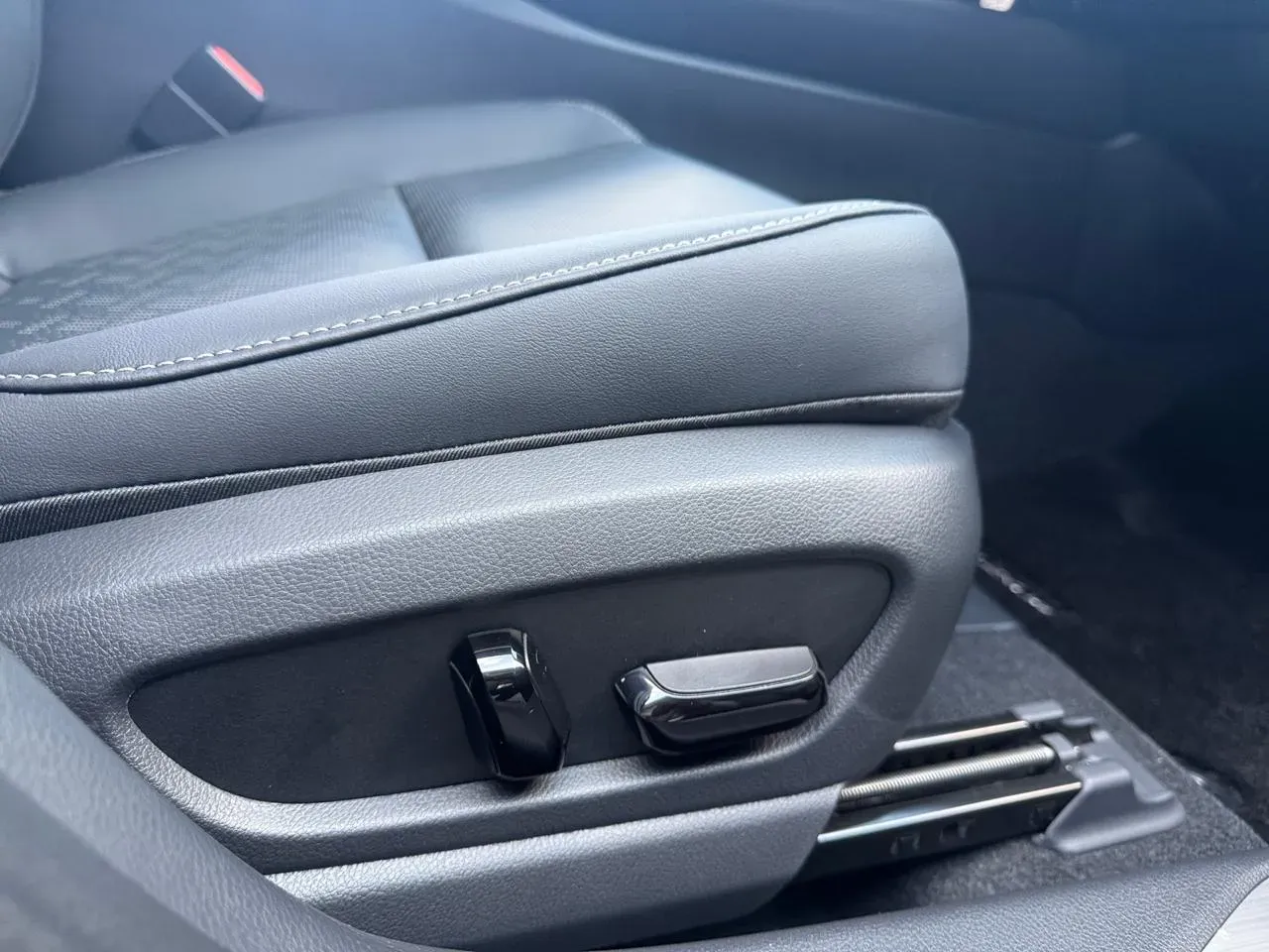 Lexus Ux 300e - Imagem 12