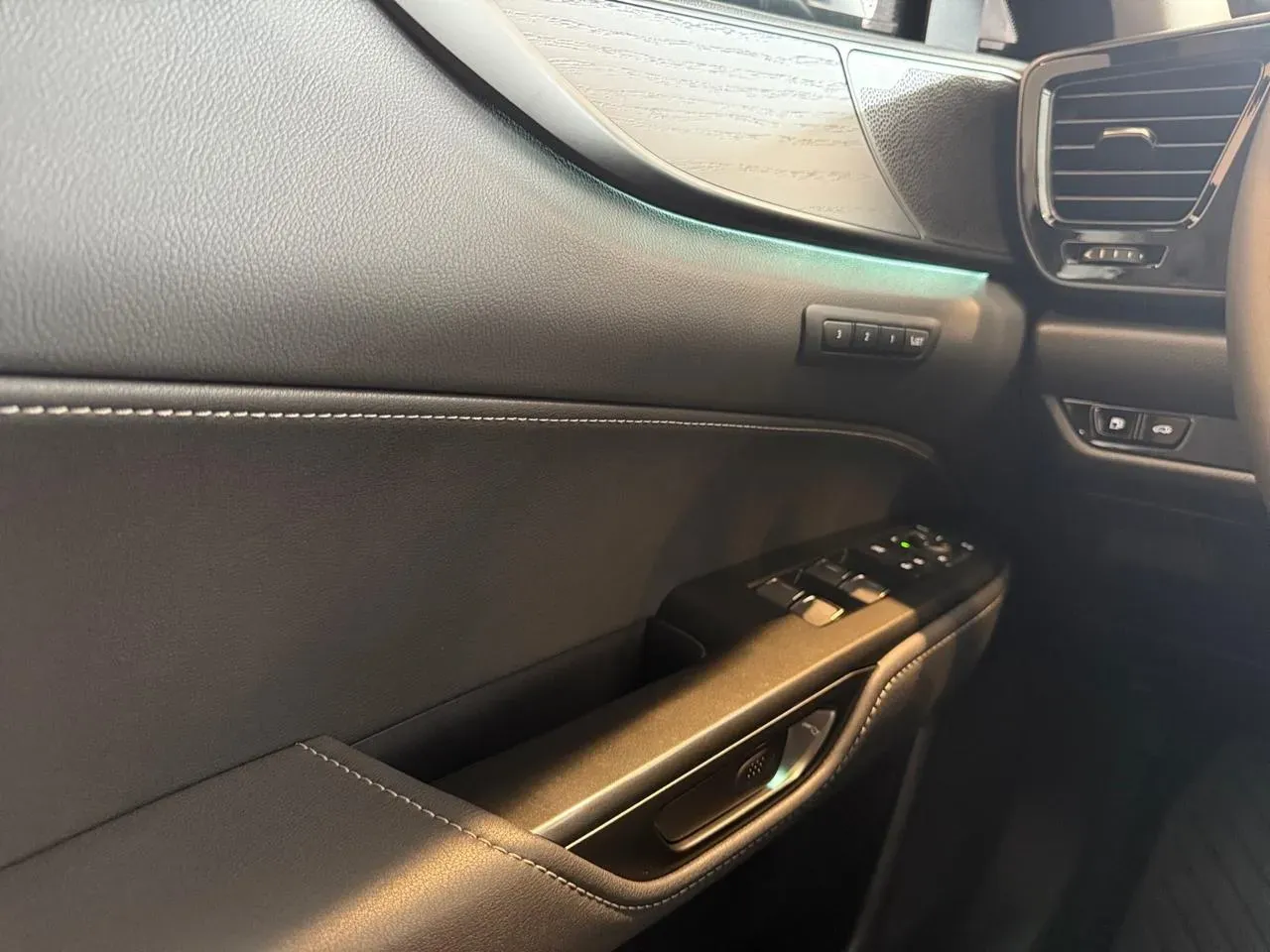 Lexus Nx 450h+ - Imagem 15