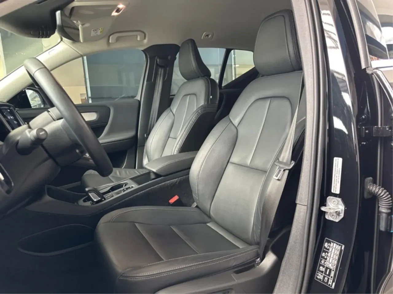 Volvo XC40 Recharge - Imagem 8