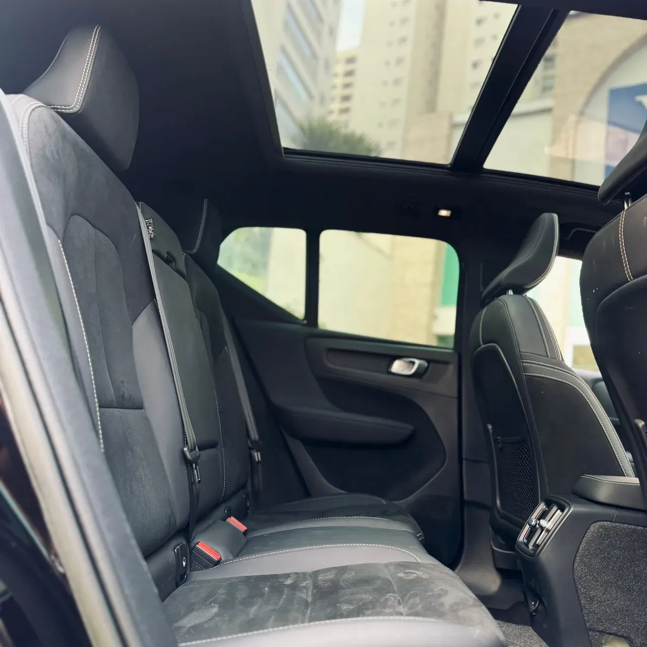 Volvo XC40 Recharge - Imagem 12