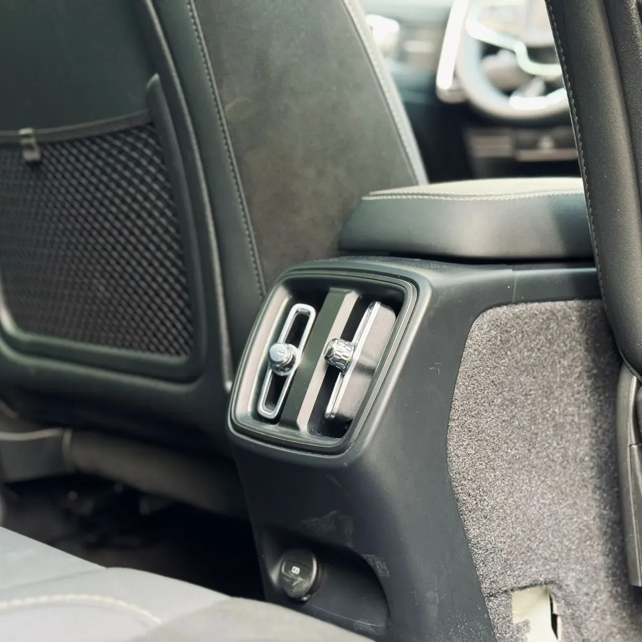 Volvo XC40 Recharge - Imagem 13