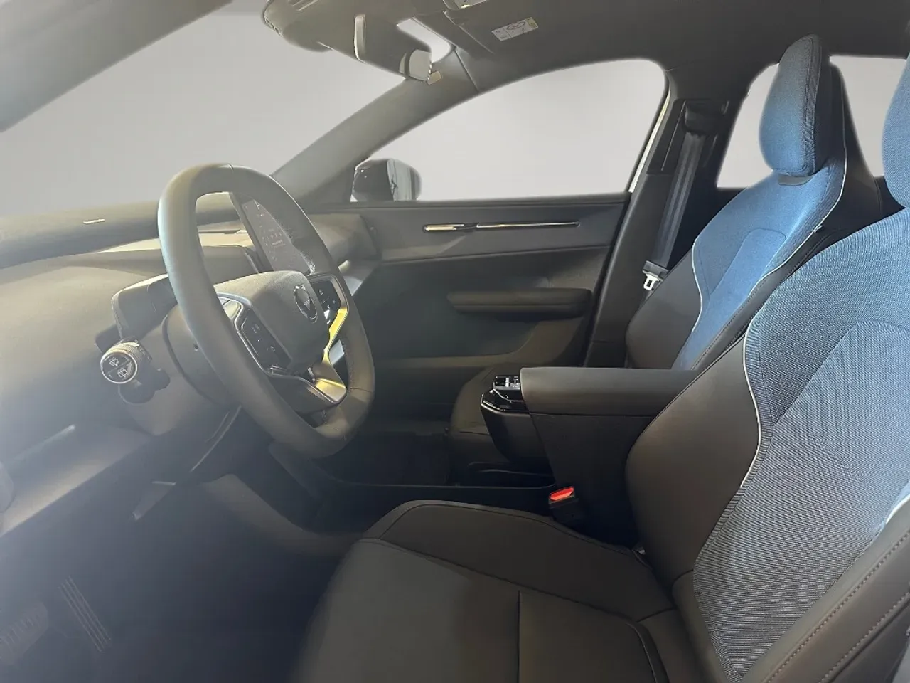 Volvo EX30 - Imagem 7