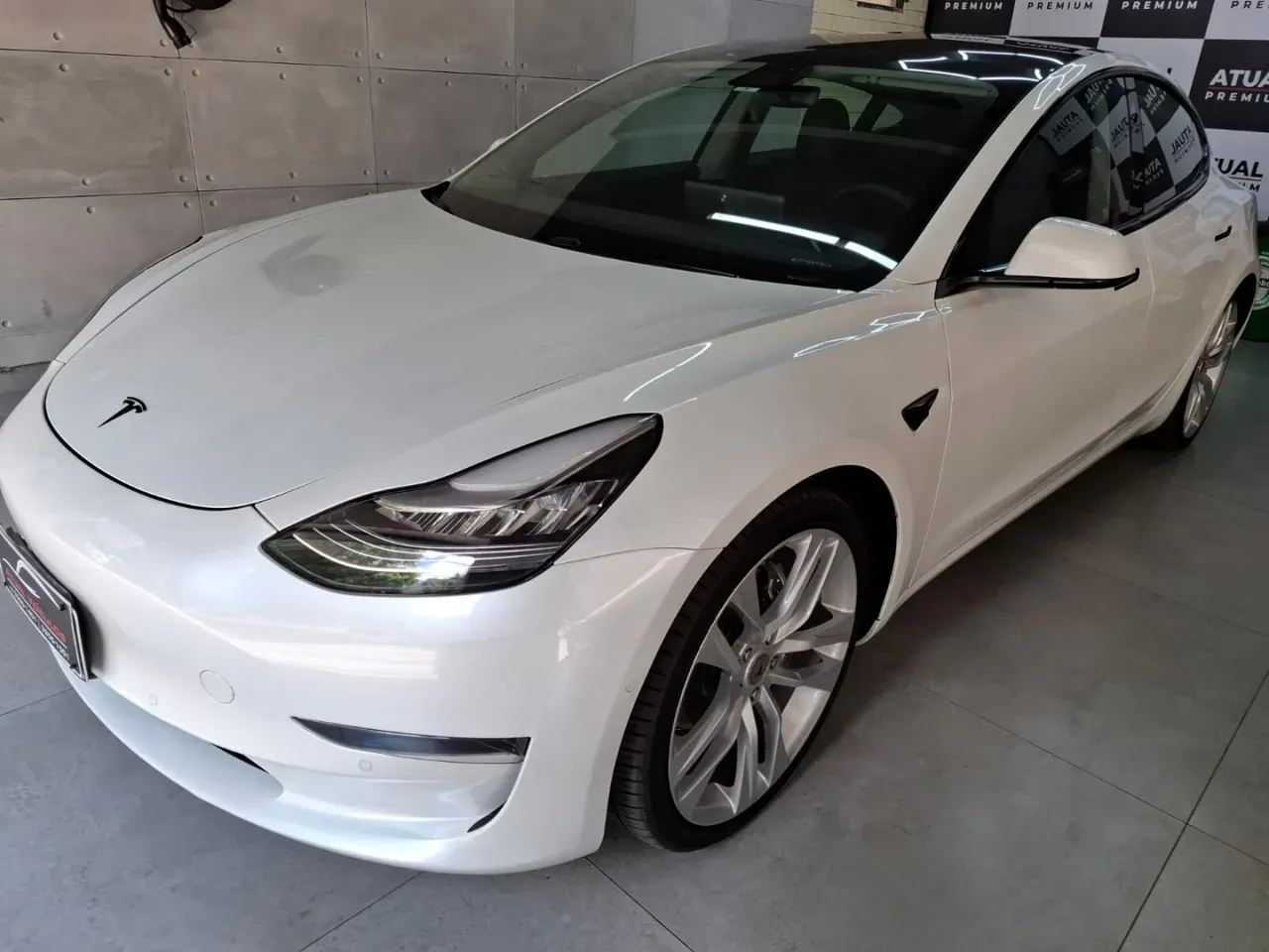 Tesla Model 3 - Imagem 2