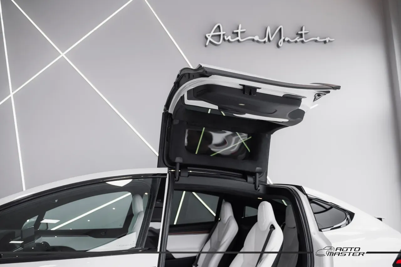 Tesla Model X - Imagem 13