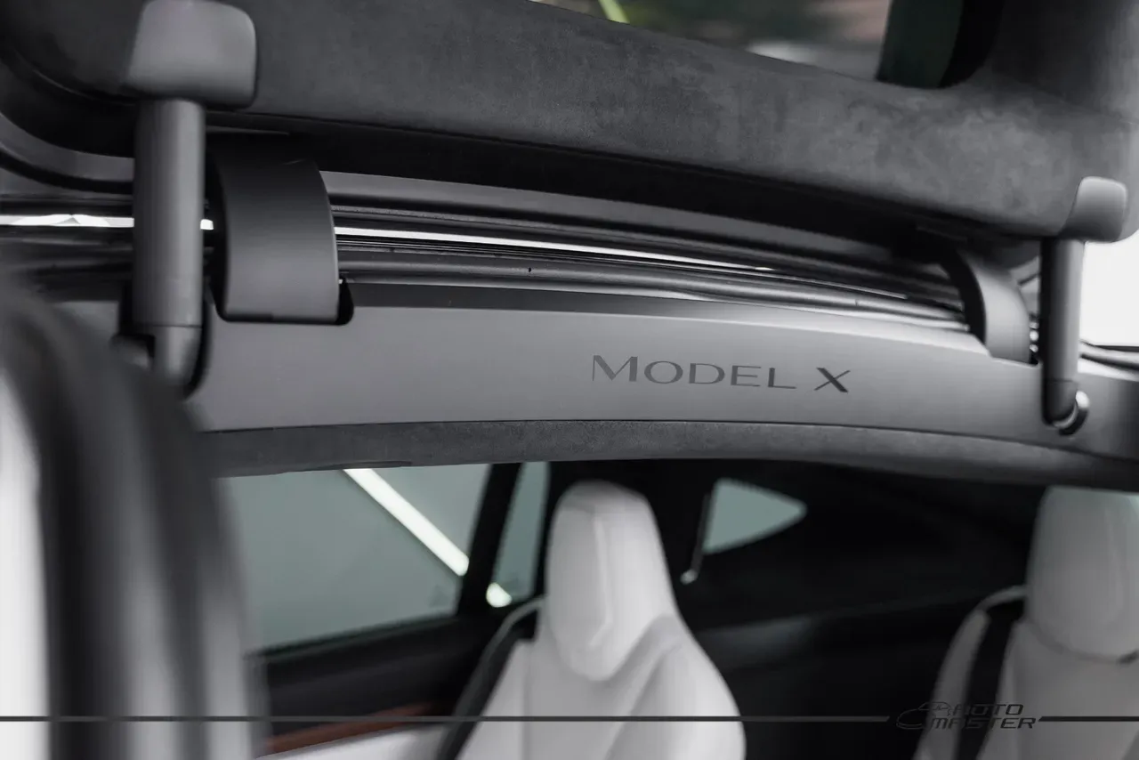 Tesla Model X - Imagem 18