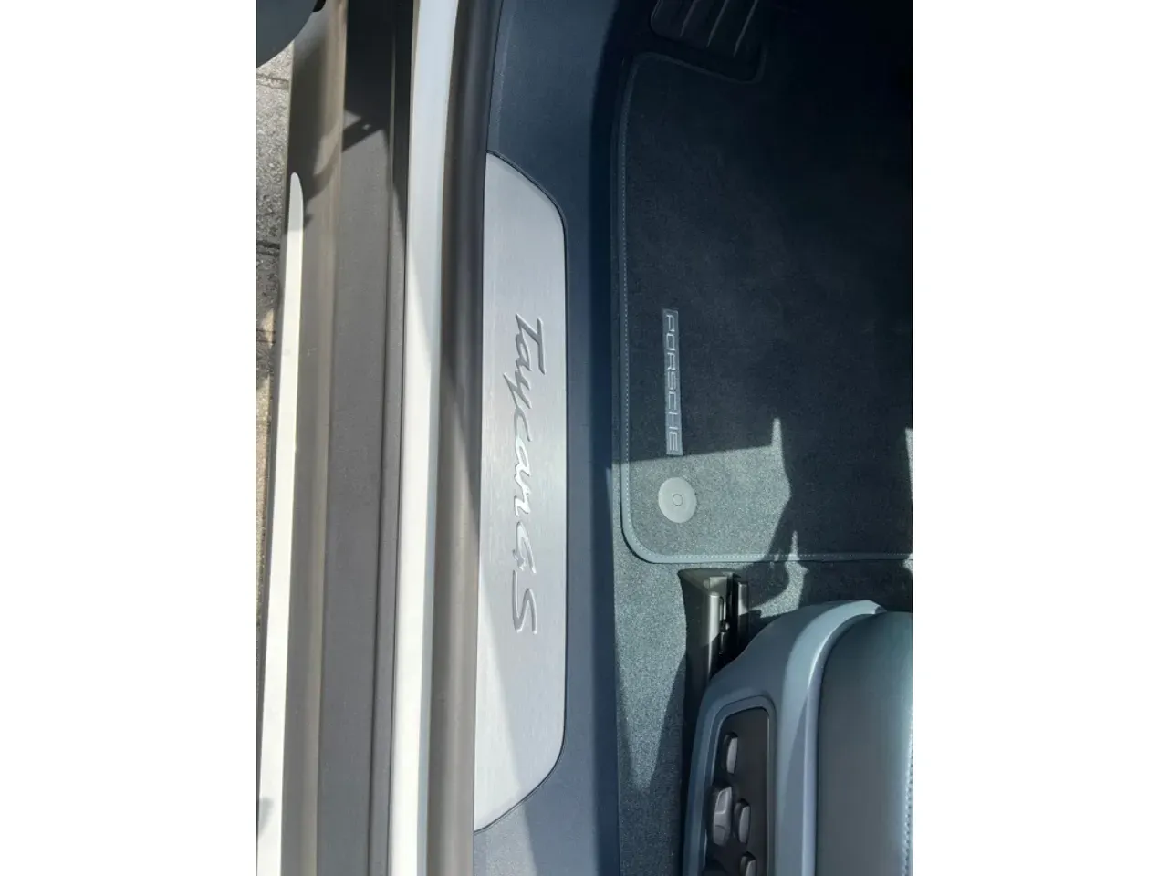 Porsche Taycan - Imagem 14