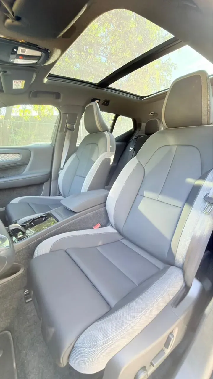 Volvo EX40 - Imagem 12