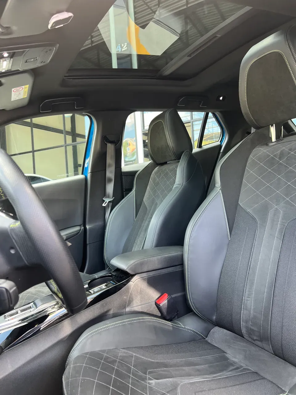 Peugeot E-2008 - Imagem 8