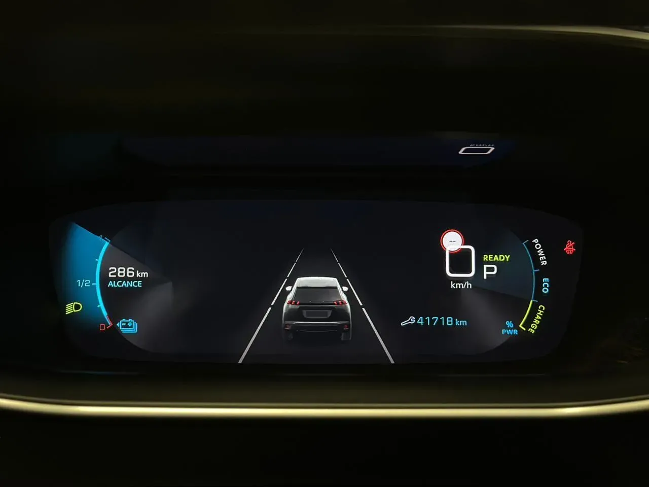 Peugeot E-2008 - Imagem 8