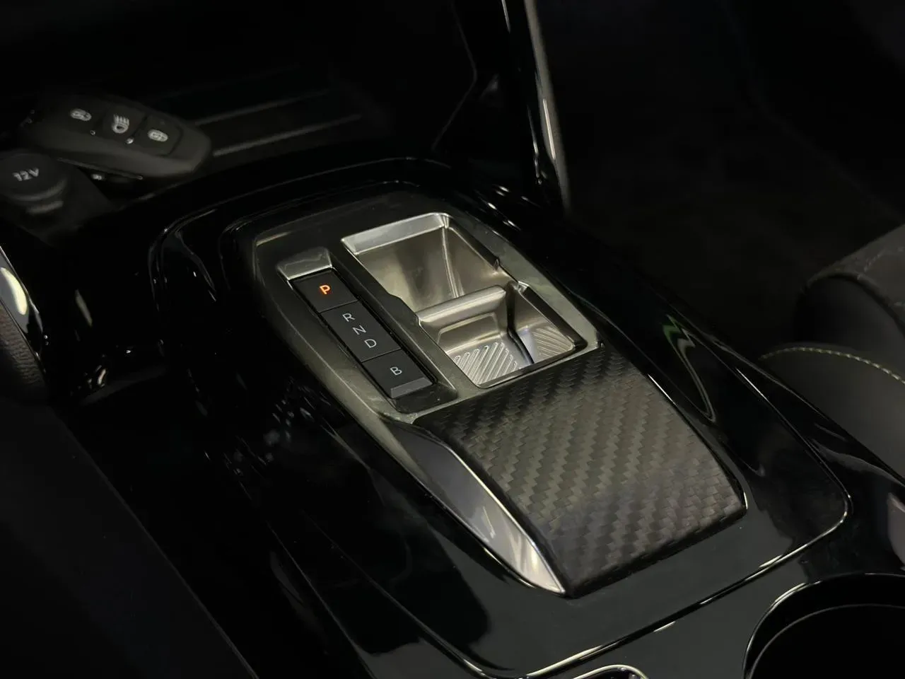 Peugeot E-2008 - Imagem 14