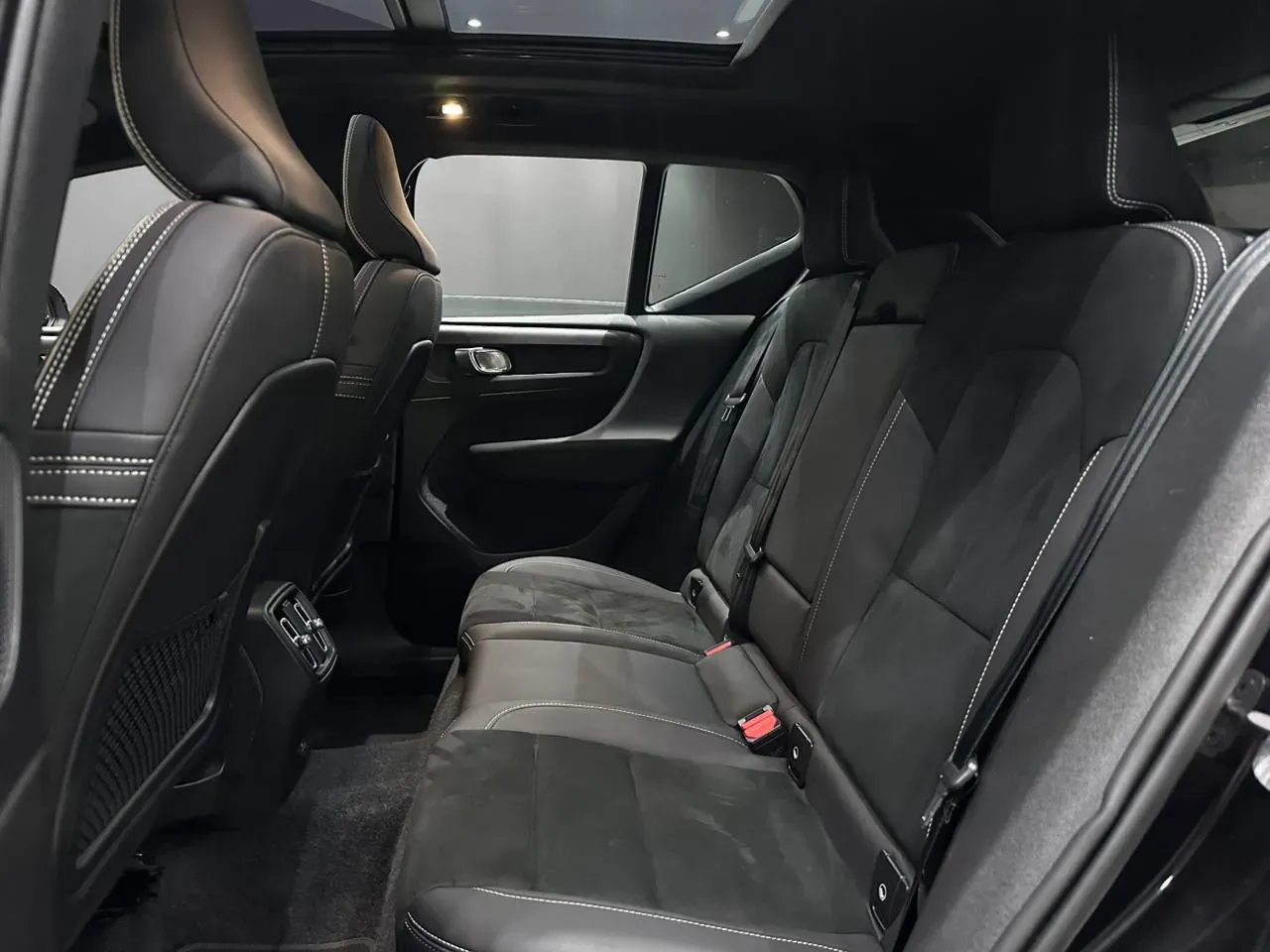 Volvo XC40 Recharge - Imagem 8