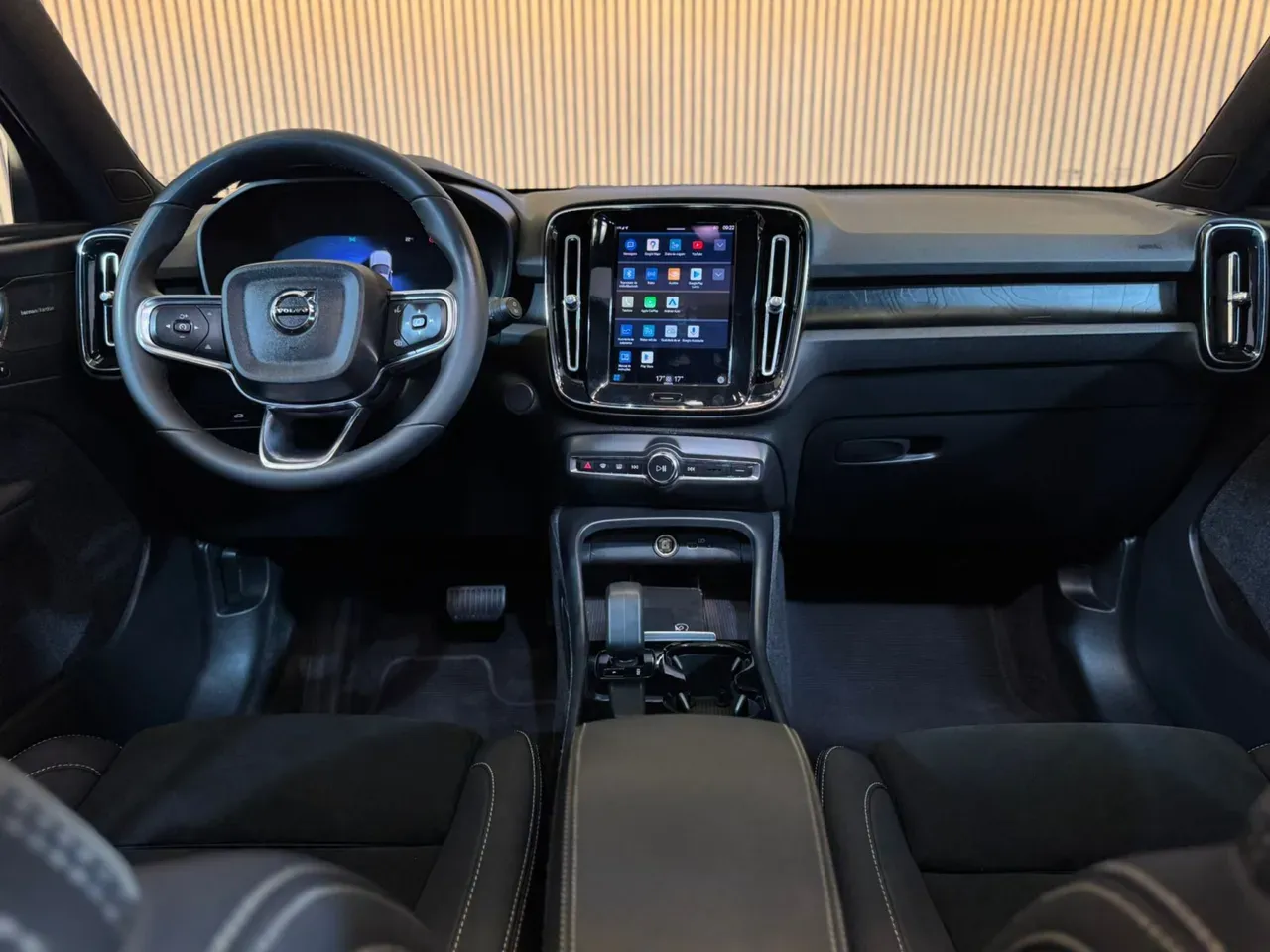 Volvo XC40 Recharge - Imagem 8