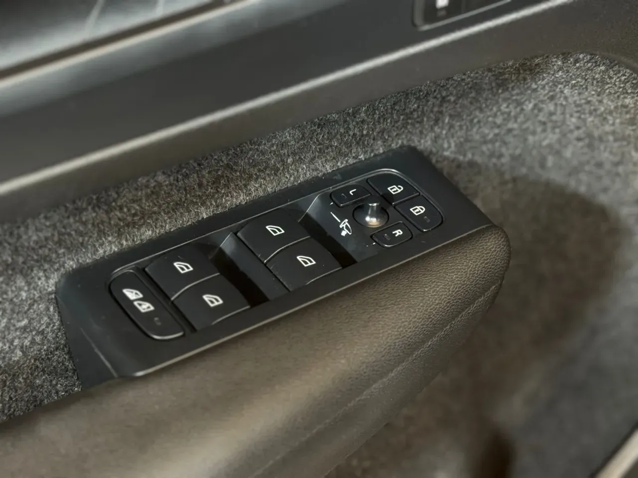 Volvo XC40 Recharge - Imagem 11