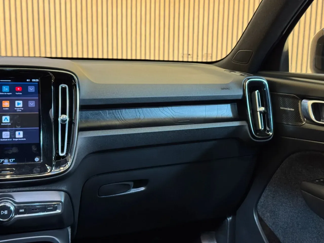 Volvo XC40 Recharge - Imagem 16