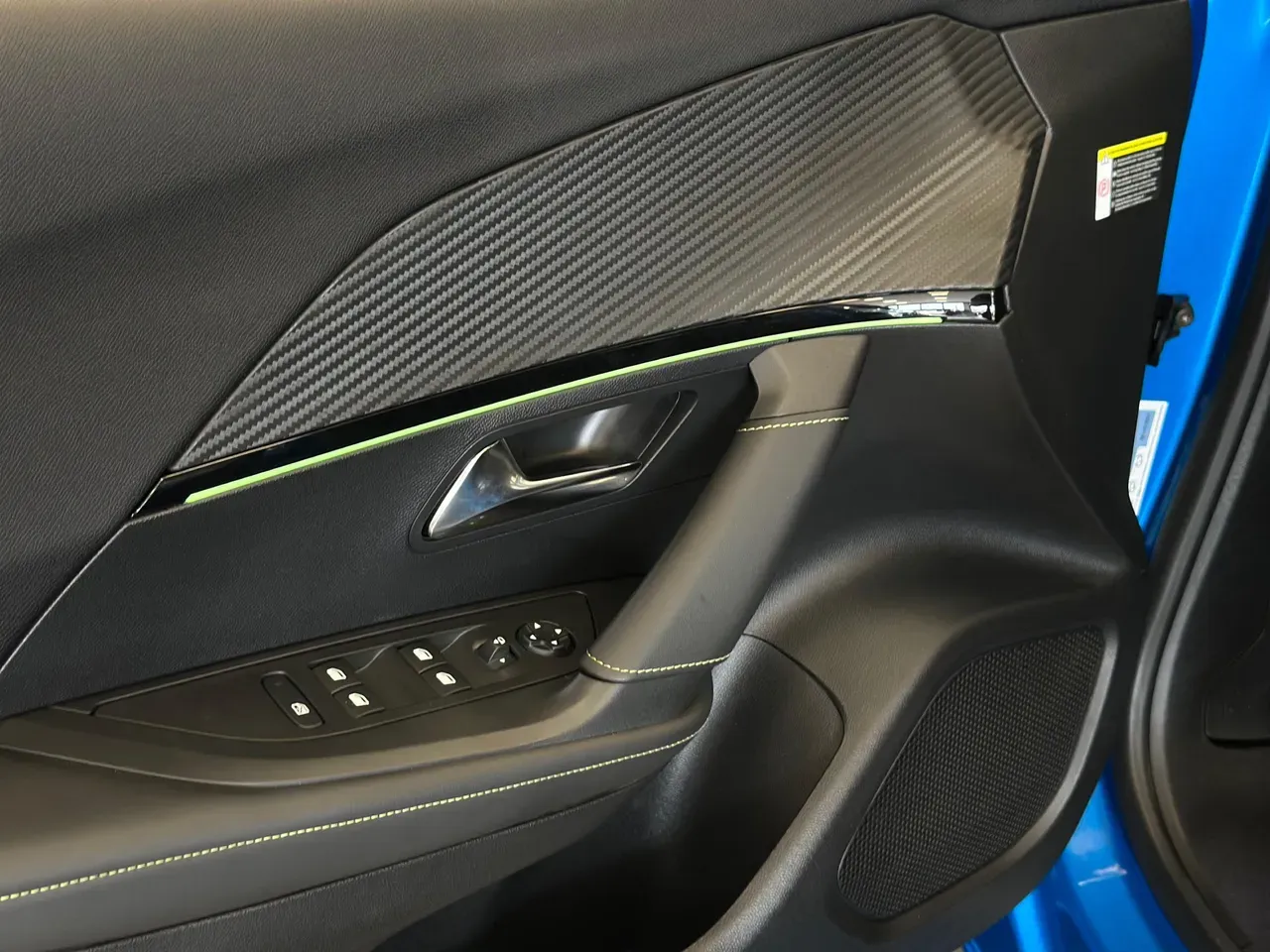 Peugeot E-2008 - Imagem 8