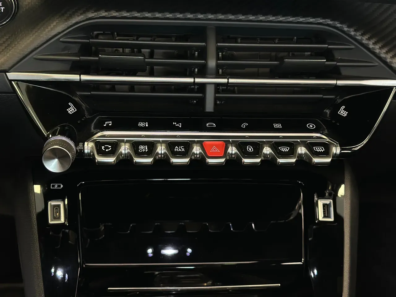 Peugeot E-2008 - Imagem 11