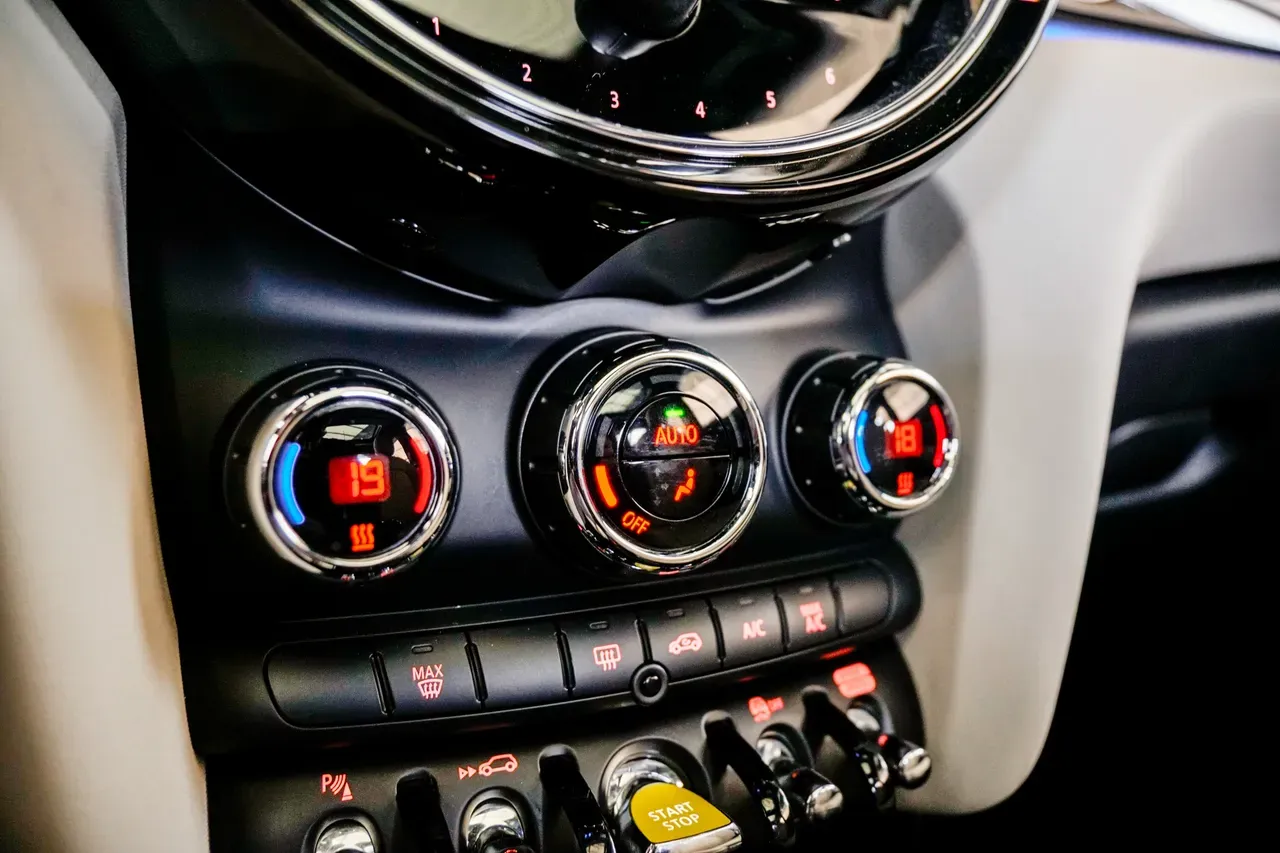 Mini Cooper SE - Imagem 18