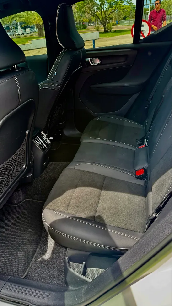 Volvo XC40 Recharge - Imagem 17