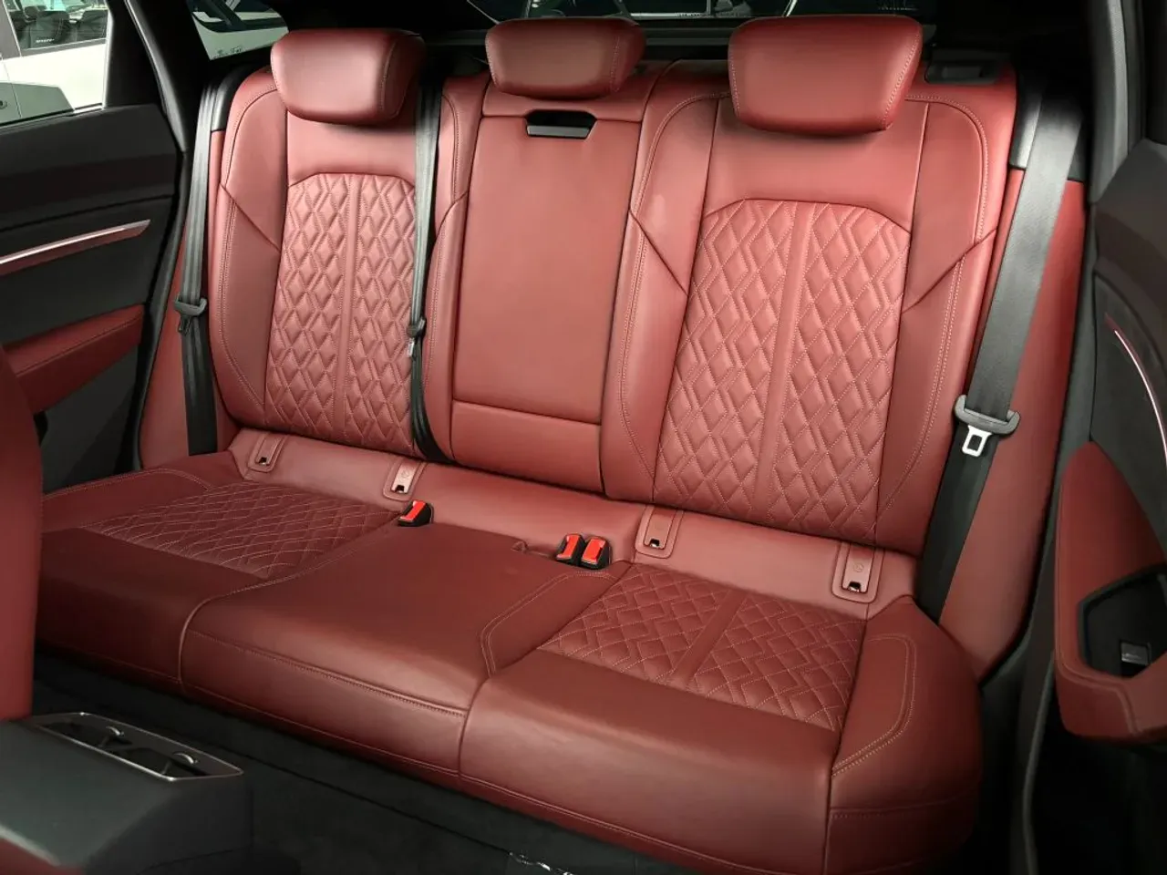 Audi E-tron S Sportback - Imagem 13