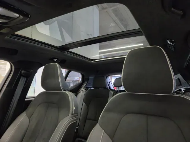 Volvo XC40 Recharge - Imagem 14