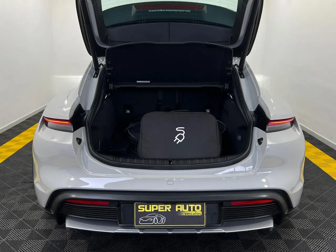 Porsche Taycan - Imagem 7