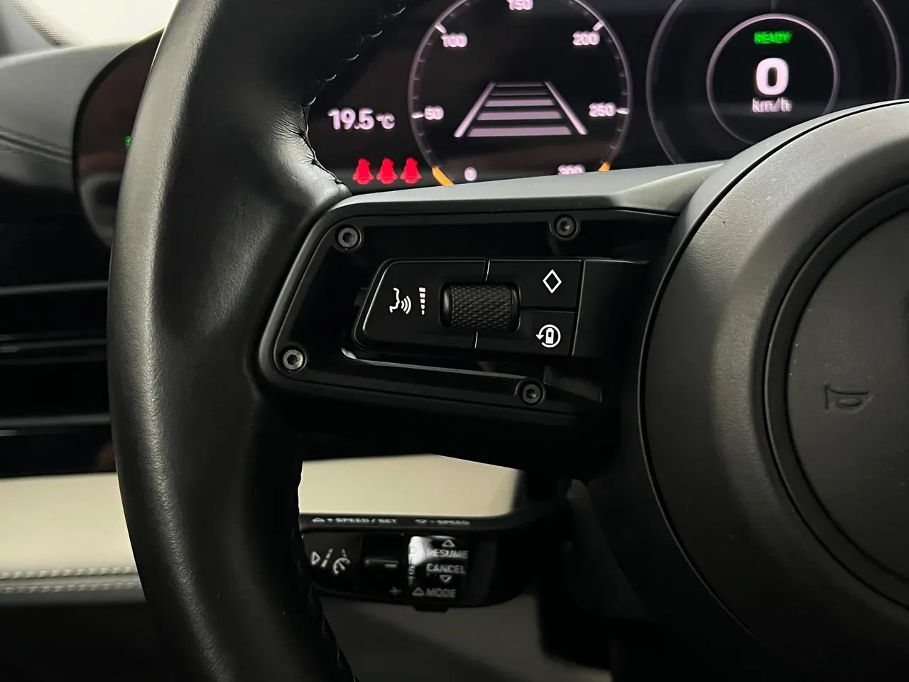 Porsche Taycan - Imagem 10