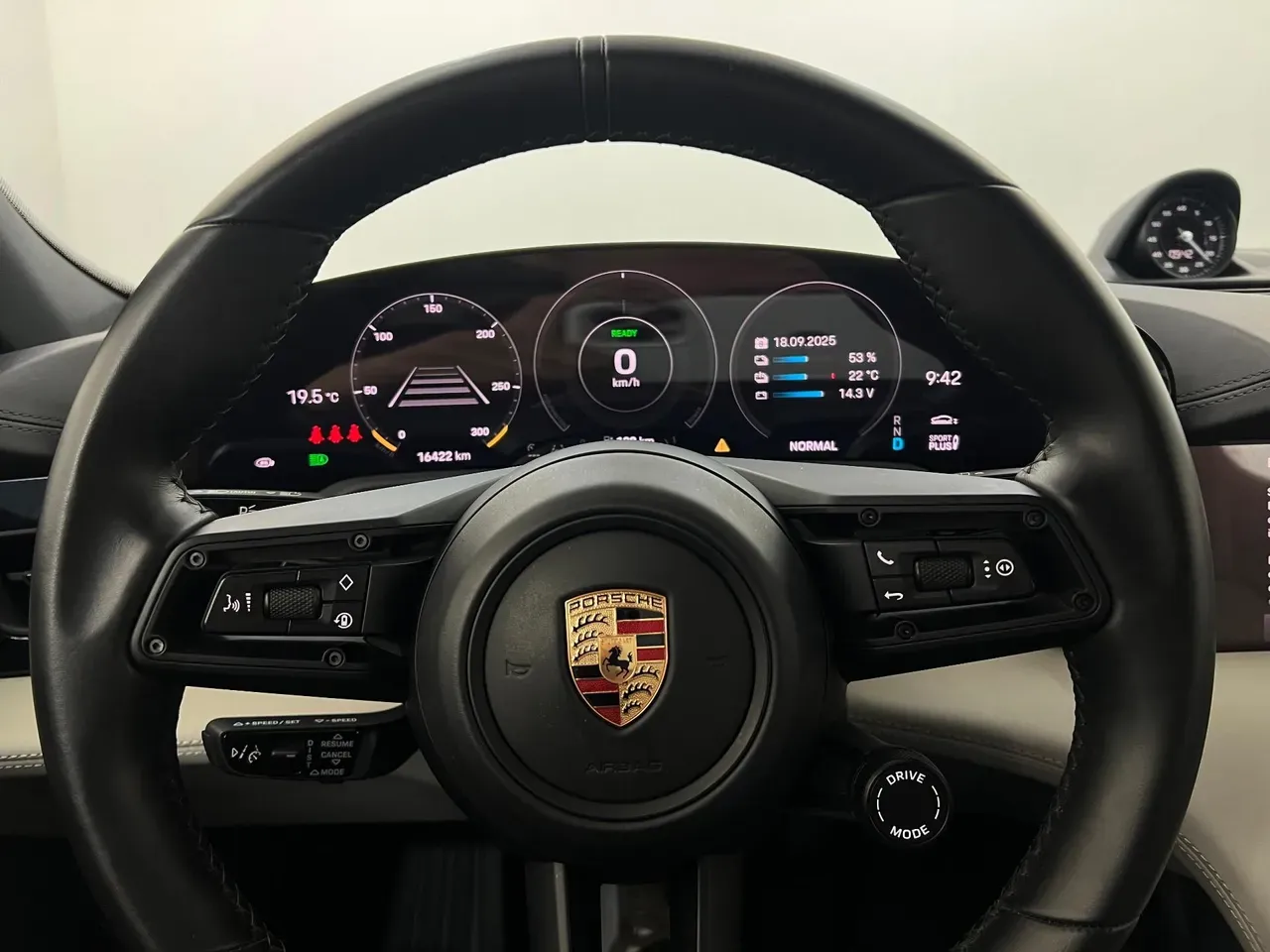 Porsche Taycan - Imagem 12