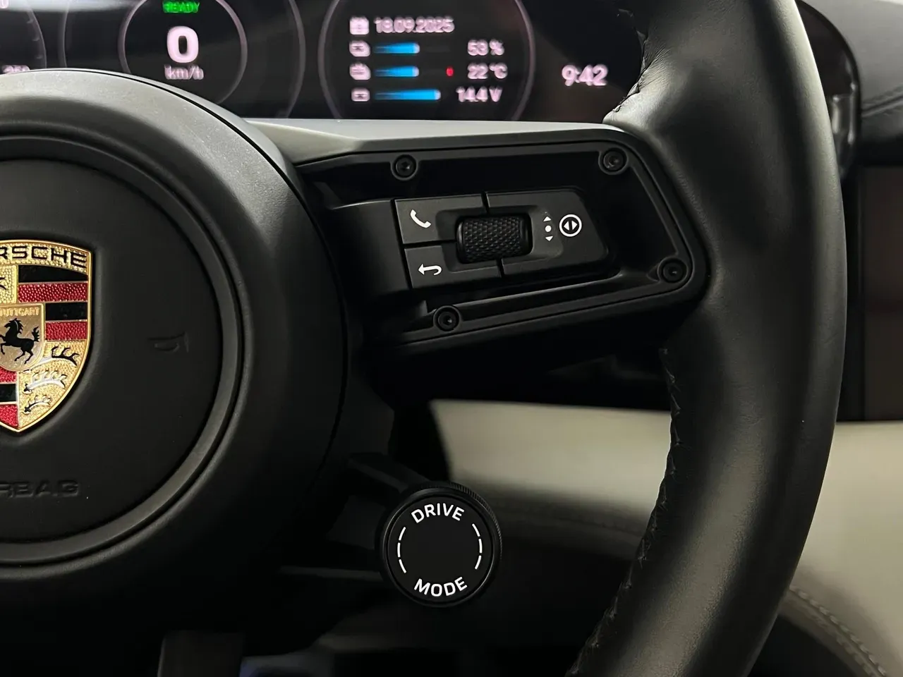 Porsche Taycan - Imagem 13