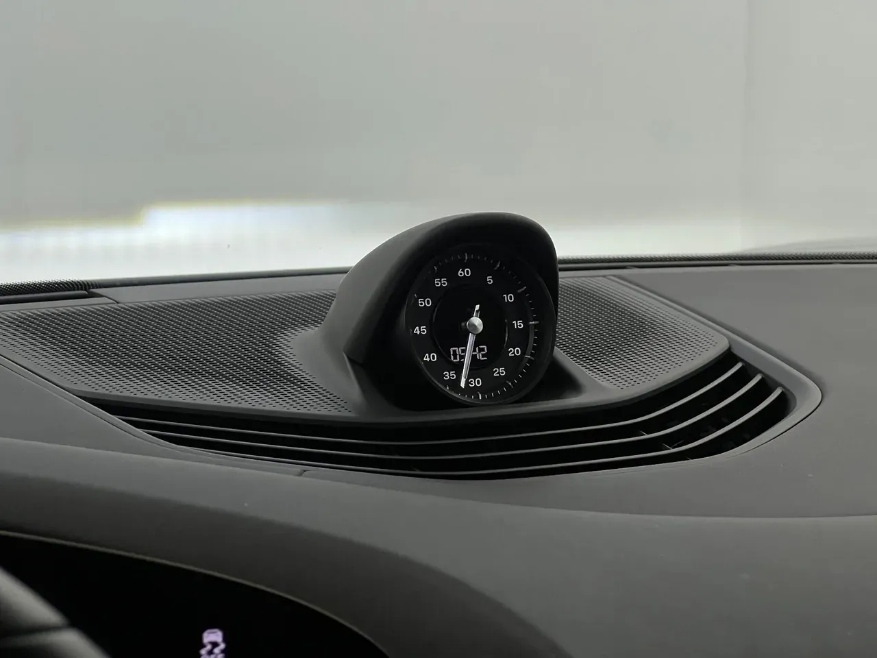 Porsche Taycan - Imagem 14