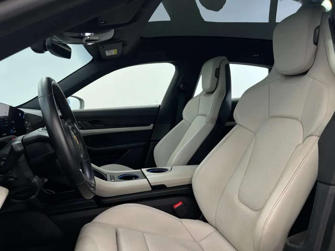 Porsche Taycan - Imagem 18