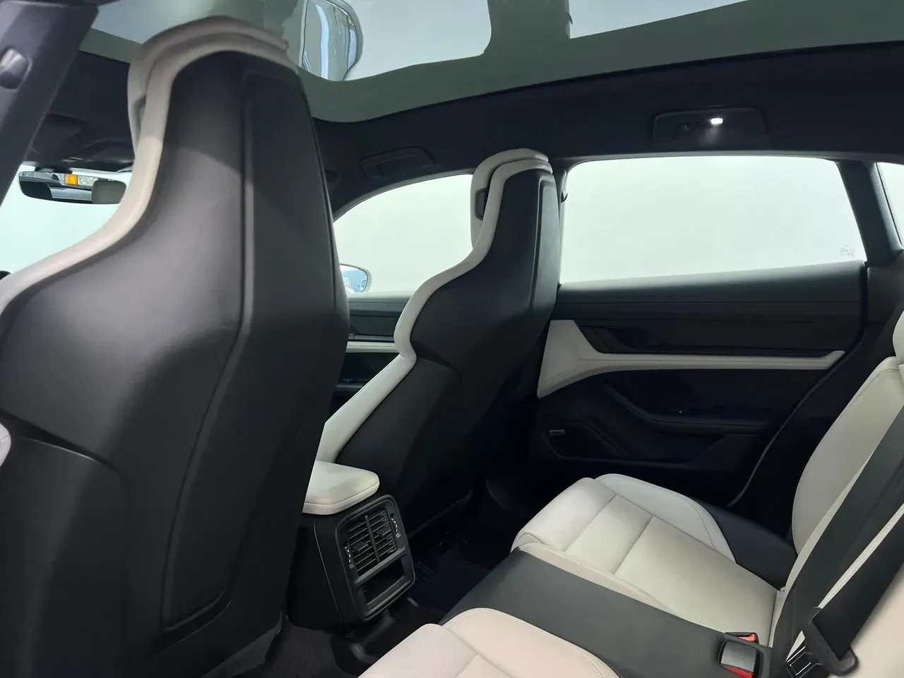 Porsche Taycan - Imagem 19