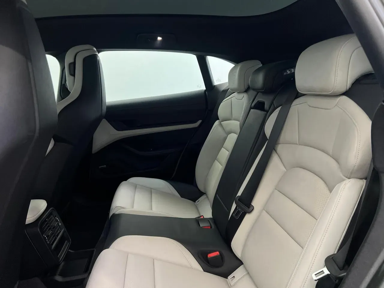 Porsche Taycan - Imagem 20