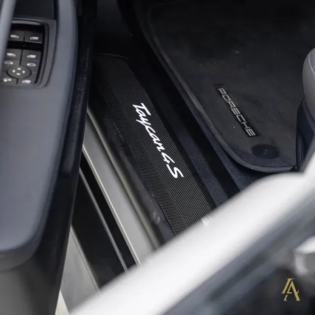 Porsche Taycan - Imagem 14