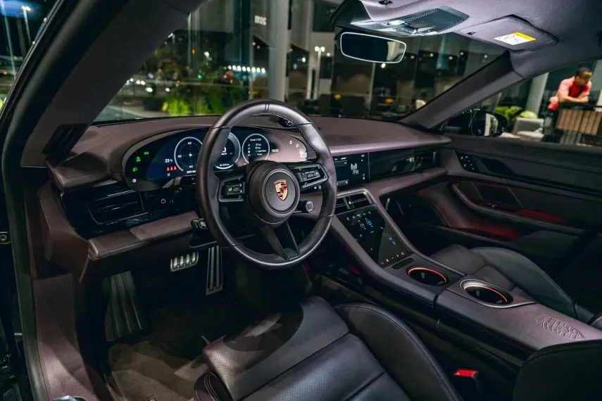 Porsche Taycan - Imagem 7