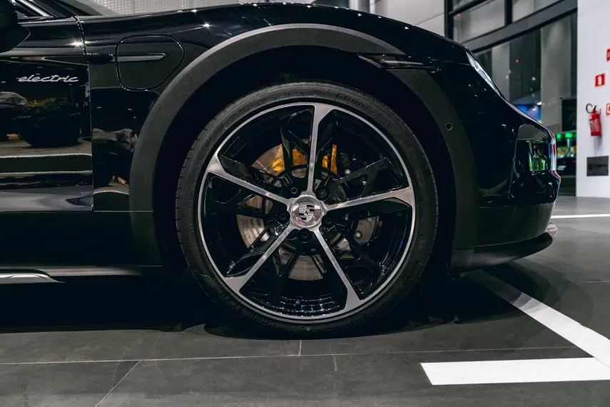 Porsche Taycan - Imagem 14