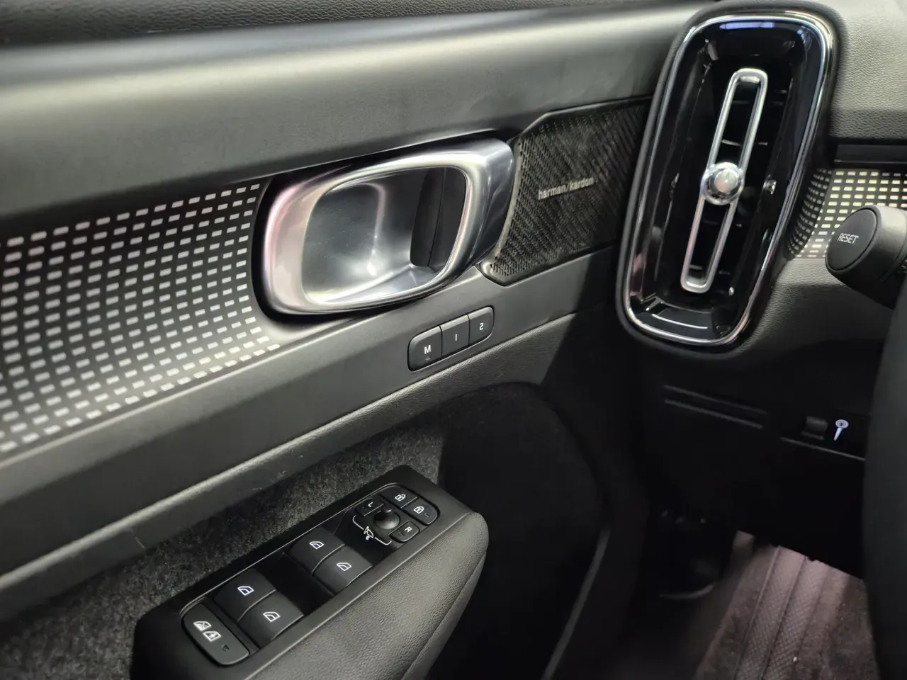 Volvo XC40 Recharge - Imagem 15