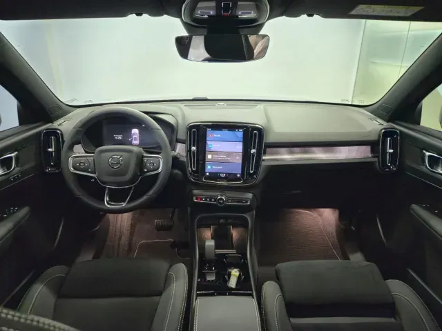 Volvo XC40 Recharge - Imagem 7