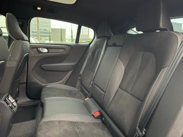 Volvo C40 Recharge - Imagem 15