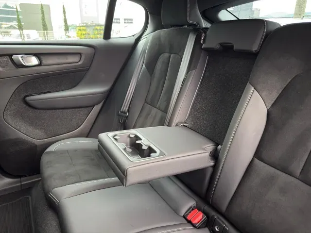 Volvo C40 Recharge - Imagem 16