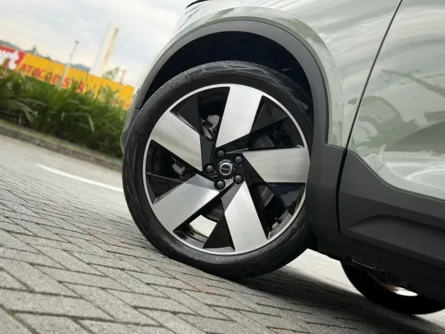 Volvo C40 Recharge - Imagem 17