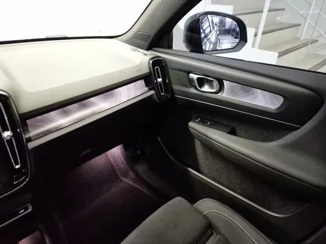 Volvo XC40 Recharge - Imagem 13