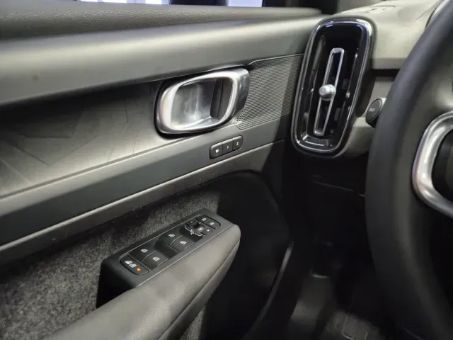 Volvo XC40 Recharge - Imagem 14