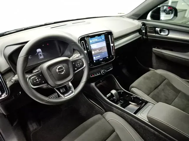 Volvo XC40 Recharge - Imagem 8
