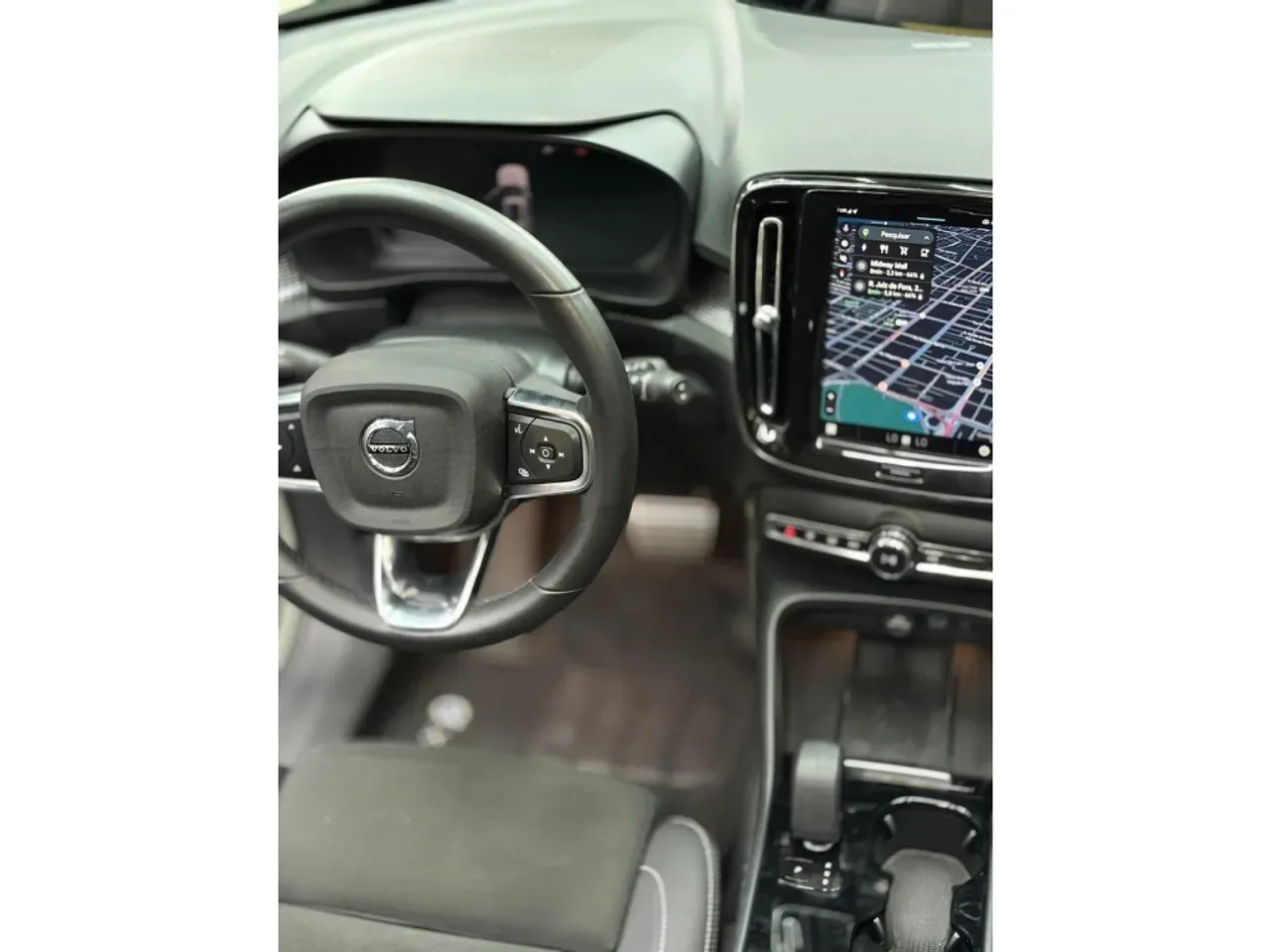 Volvo XC40 Recharge - Imagem 8