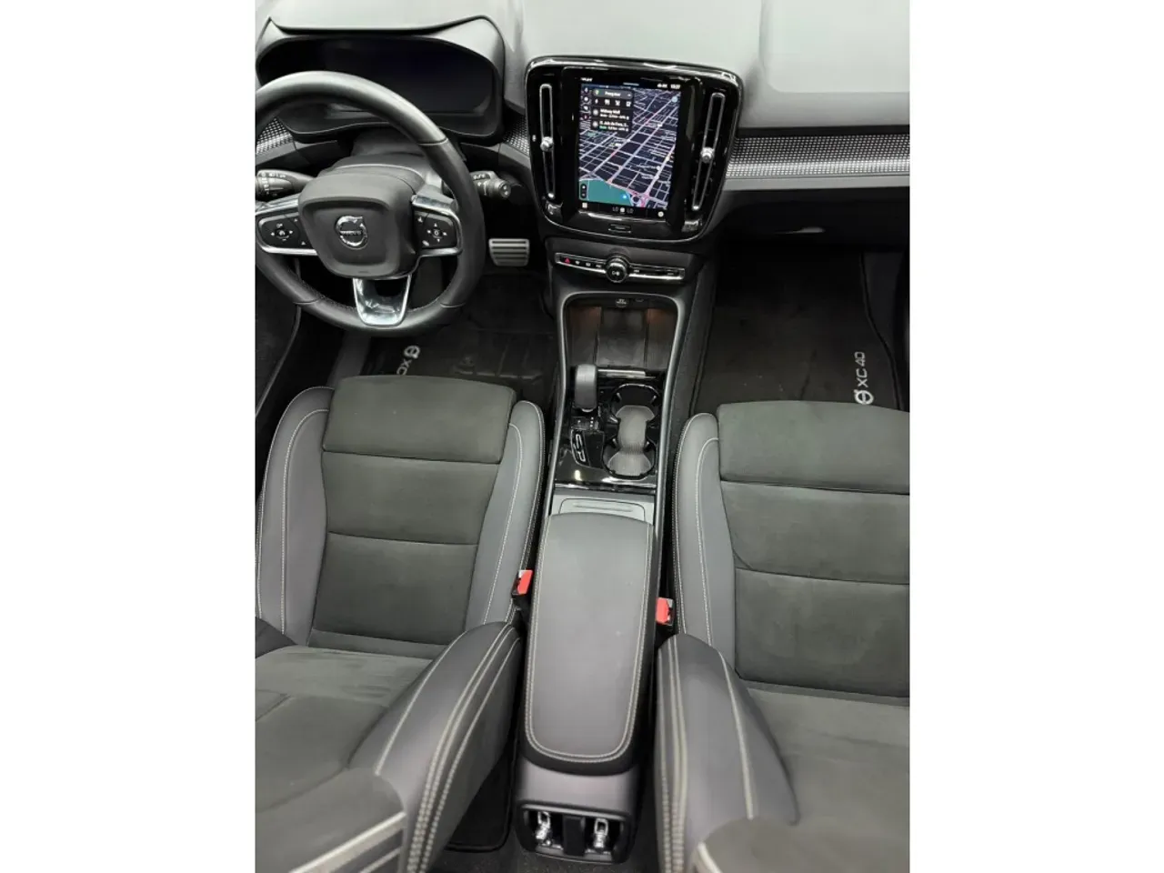 Volvo XC40 Recharge - Imagem 13